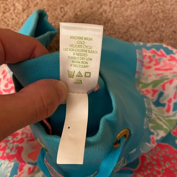 EUC Lilly Pulitzer Sample Beach Shorts in Let’s Cha Cha - Picture 3 of 5